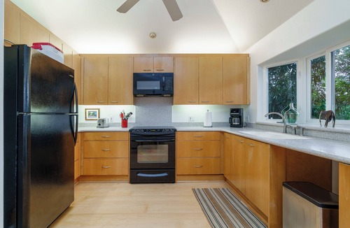 Lanikai Cottage | Little Yellow Cottage: Steps to Lanikai Beach