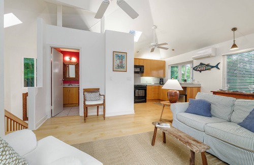 Lanikai Cottage | Little Yellow Cottage: Steps to Lanikai Beach