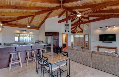 Kehena House | Lovely 2-bedroom house in Pāhoa perfect for a relaxing getaway