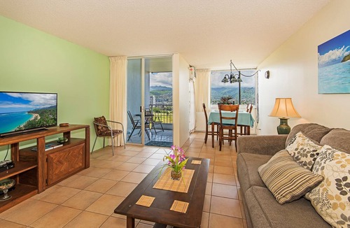 Waikiki Condo | Lucious Green Golf Course-MT Views at Canal House w/Washer-Dryer & Parking