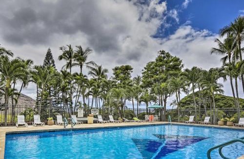 Makaha House | Lush Condo w/Community Pool, 1 Mi to Beach!