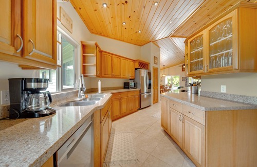 Keaau House | Lush Puna Coast Escape! Spacious Home w/Pool