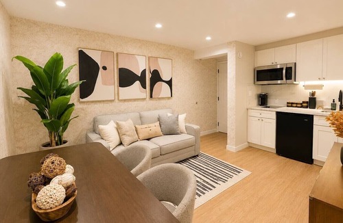 Downtown Honolulu Apartment | Luxe City Retreat – Chic & Cozy Stay Free Parking