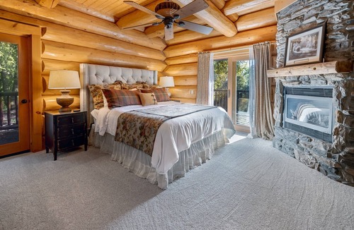 Wishon Cabin | Luxurious Rustic Log Cabin- Moosehead Lodge Bass Lake