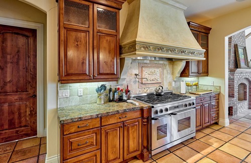 Dayton Villa | Luxury 10,000 Sq Ft Estate, Heated Pool, Vineyard, Sleeps 20!