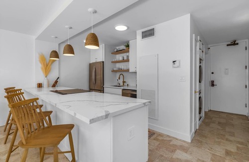 Kihei Condo | Luxury, 20 steps from the ocean, pool, jacuzzi! Newly remodeled, best location!