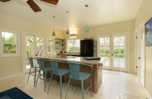 Historic Lahaina Front Street House | Luxury Baby Beach Retreat Private Pool 1 Min Walk to Beach Sleeps 8
