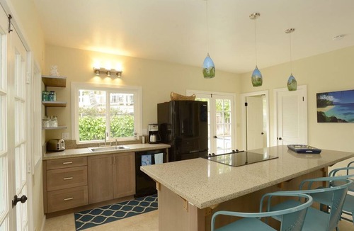 Historic Lahaina Front Street House | Luxury Baby Beach Retreat Private Pool 1 Min Walk to Beach Sleeps 8