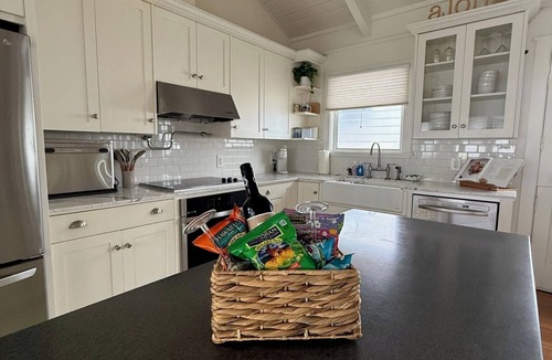 Kailua Cottage | Luxury Beach Cottage in charming Kailua