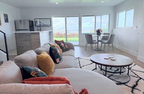 Waialae Iki Ridge House | Luxury Executive Family Residence with Panoramic Ocean Views