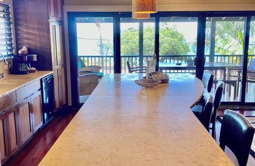 Kahaluu Bay House | Magic Sands Oceanfront! Sleeps 18, 6-bedroom house in charming Kailua-Kona!