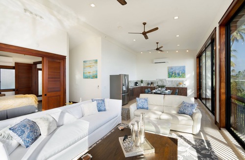 Kuliouou - Kalani Iki House | Magnificent beach front sunsets