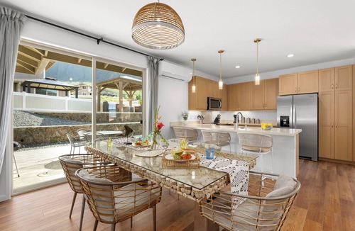Makaha Valley Villa | Makaha Villa by AvantStay | Mountain + Ocean Views