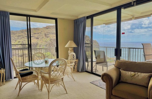 Makaha House | Marbella Lane - Beachfront Haven w/MT Views!