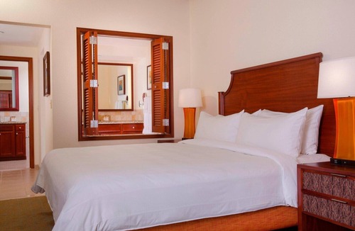 Ko Olina Resort | Marriott Ko Olina Beach Club-2 Bedroom Villa On the Beach-Full resort access