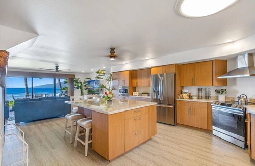 Historic Lahaina Front Street House | Maui Oceanfront 3 Bedroom Townhome Sleeps 8