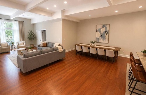 Douglas Apartment | McCormick Meetup - Prime Location - Sleeps 16