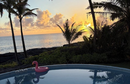 Keaau House | Mermaid’s Lookout WOW the views! Ocean Front, full lanai, heated pool & AC.