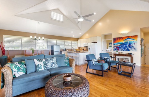 Kapaa House | Moana Kai Beach House - Oceanfront Kauaʻi Escape with Pool & Sunrise Views