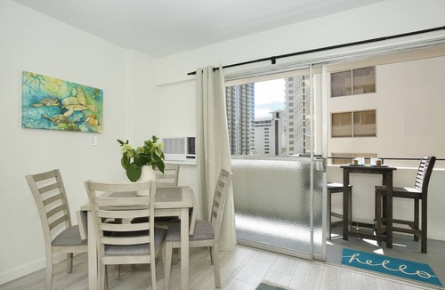 Waikiki Condo | Modern condo in Heart of Waikiki! 1 block to beach, AC, Wi-Fi, free parking!