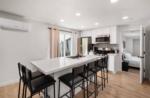 Everett House | Modern & Spacious 3BR Condo