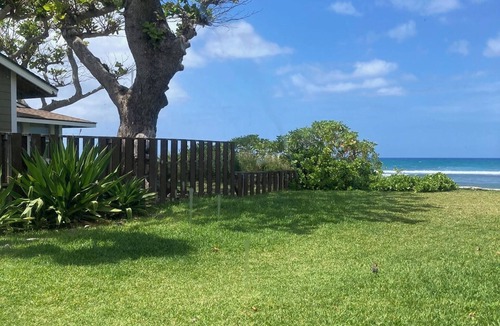 Mokuleia House | Mokuleia Classic Hawaiian-Style Beachhouse - Beautiful & Private Beachfront Home