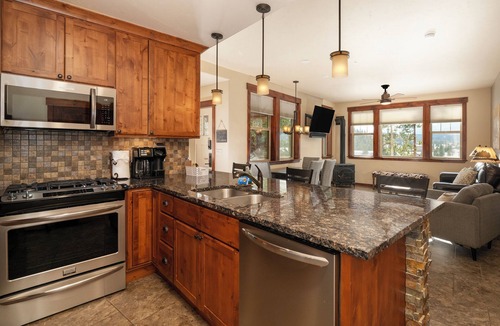 Fraser Condo | Mountain-View | Fireplace, Deck & Ski Season
