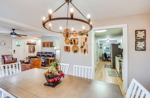 Cleveland Cottage | Near Helen, Waterfalls & Hiking! Quiet Mtn Retreat