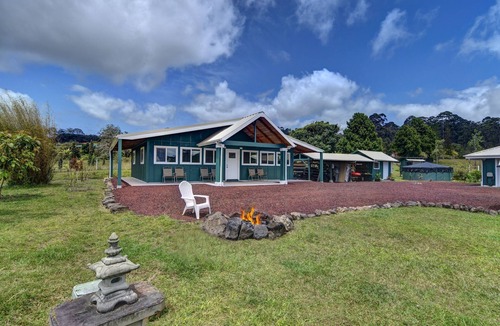Hilo House | NEW 2 bedroom hosted Tranquil Island Getaway