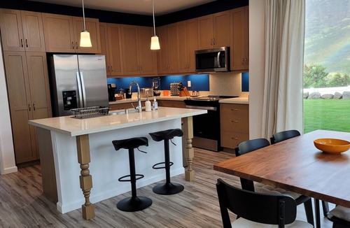 Makaha Valley House | New home. Stunning ocean and mountain views. 5 Minutes from the beach