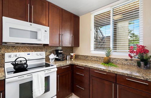 Kahaluu-Keauhou Condo | NEW LISTING Beautiful Kailua Kona 2-bed 2-bath condo w/AC in at KKSRC by beach