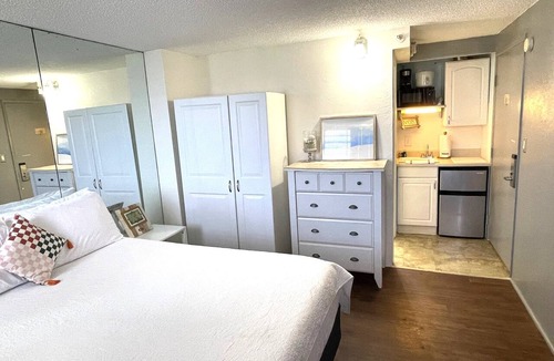 Waikiki Hotel | New Listing Ocean View Studio