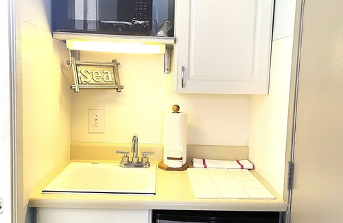 Waikiki Hotel | New Listing Ocean View Studio