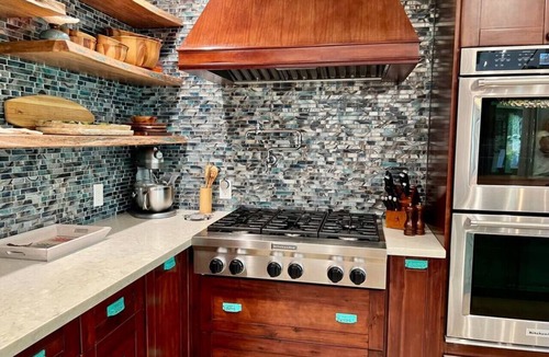 Mokuleia Villa | New Listing Tropical 7 bedroom Villa with Pool/AC