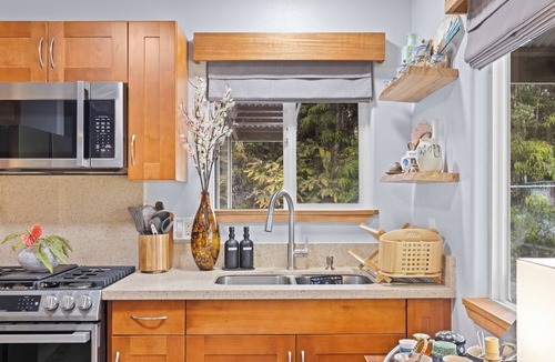 Volcano House | NEW! Volcano Tea House Cottage 2-HotTub-FirePlace