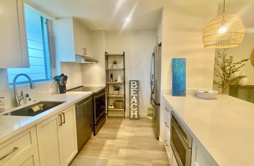 Diamond Head - Kapahulu - St. Louis Condo | Newly remodeled and well equipped higher up unit 1007 at a great price!