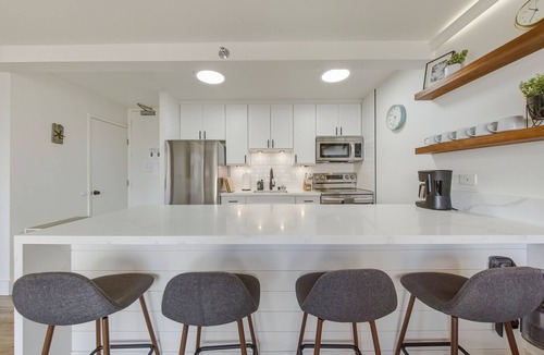 Waikiki Apartment | Newly renovated, Free Parking, One block to Waikiki Beach
