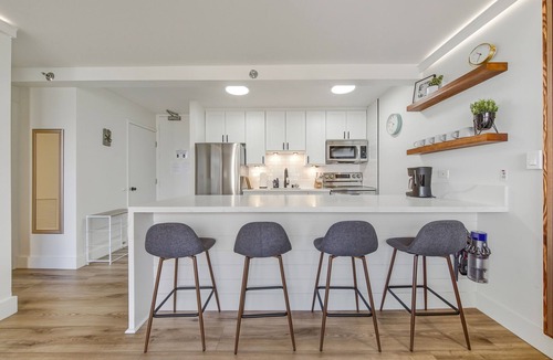 Waikiki Apartment | Newly renovated, Free Parking, One block to Waikiki Beach