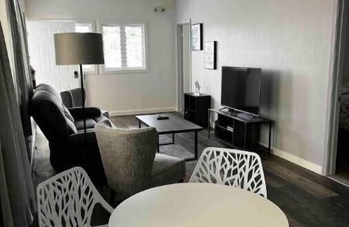 Hilo Apartment | Nick's - large 3 bedroom in downtown Hilo.
