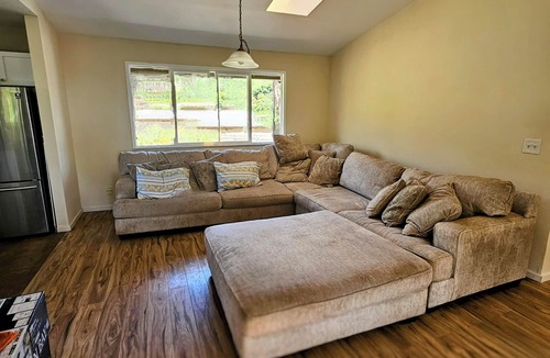 Waialee House | North Shore 3 Bedroom Ocean View walking distance to Waimea Beach with AC,