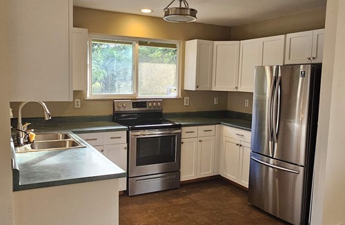 Waialee House | North Shore 3 Bedroom Ocean View walking distance to Waimea Beach with AC,