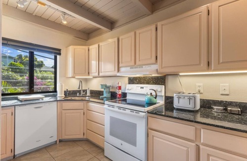 Kahala House | Ocean & Diamond Head Views – Kahala Gem
