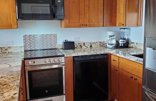 Historic Kailua Village Condo | OCEAN VIEW! – 603 KAILUA VILLAGE! NEW INTERIOR DOWNTOWN KONA - 1 BLOCK TO BAY!