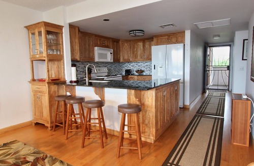 Kahaluu Bay Condo | Ocean View Beach Condo, Top Floor at Magic Sands Beach