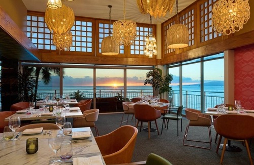 Diamond Head - Kapahulu - St. Louis Hotel | Ocean View Queen Room at Kaimana Beach Hotel | Right on the Beach