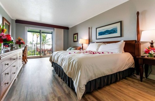 Hanamaulu Condo | Ocean View Room, Spectacular Beachfront Resort, 4 pools, Restaurants on site