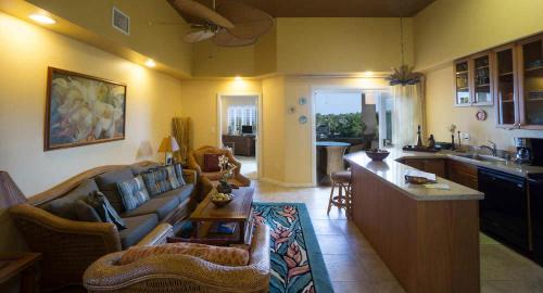 Kahaluu Bay House | Ocean View Villa at Kahaluu Beach