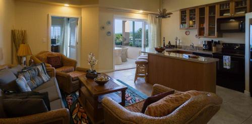 Kahaluu Bay House | Ocean View Villa at Kahaluu Beach