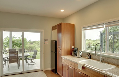Discovery Harbour Apartment | Ocean Views | Peaceful Retreat | Volcano & Beaches