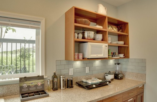 Discovery Harbour Apartment | Ocean Views | Peaceful Retreat | Volcano & Beaches